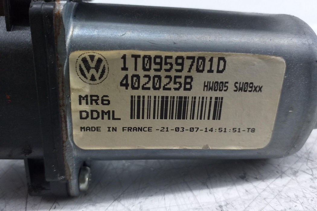 VOLKSWAGEN Touran 1 generation (2003-2015) Мотор регулятора вікна лівої передньої двері 1T0959701D 27320779
