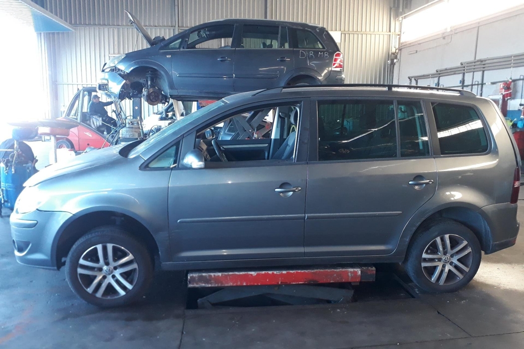 VOLKSWAGEN Touran 1 generation (2003-2015) Мотор регулятора вікна лівої передньої двері 1T0959701D 27320779