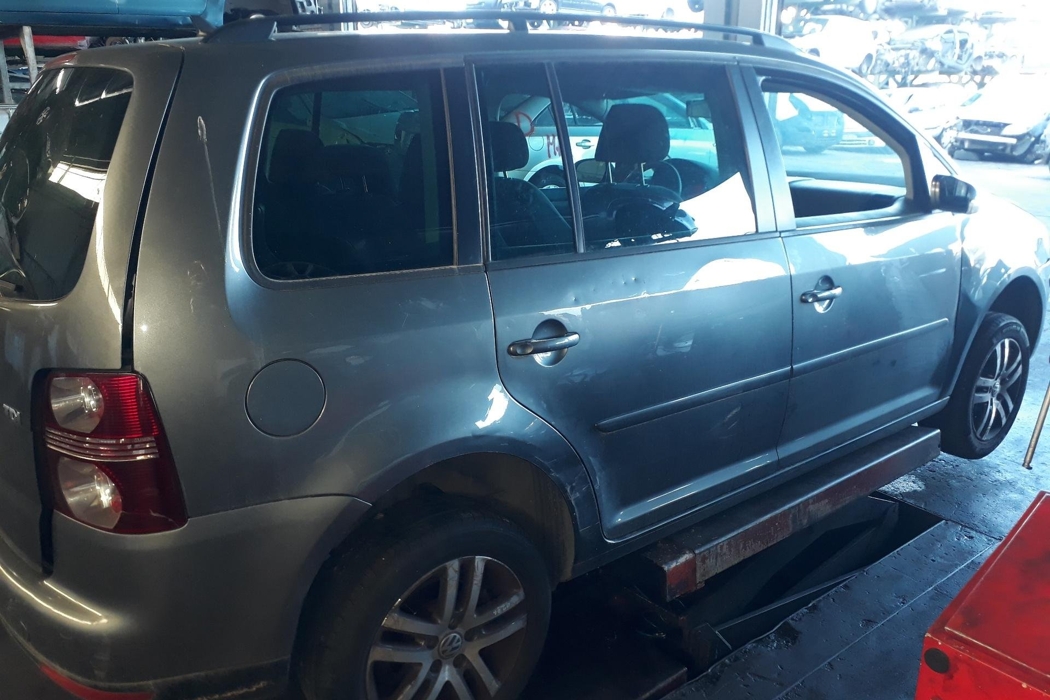 VOLKSWAGEN Touran 1 generation (2003-2015) Мотор регулятора вікна лівої передньої двері 1T0959701D 27320779