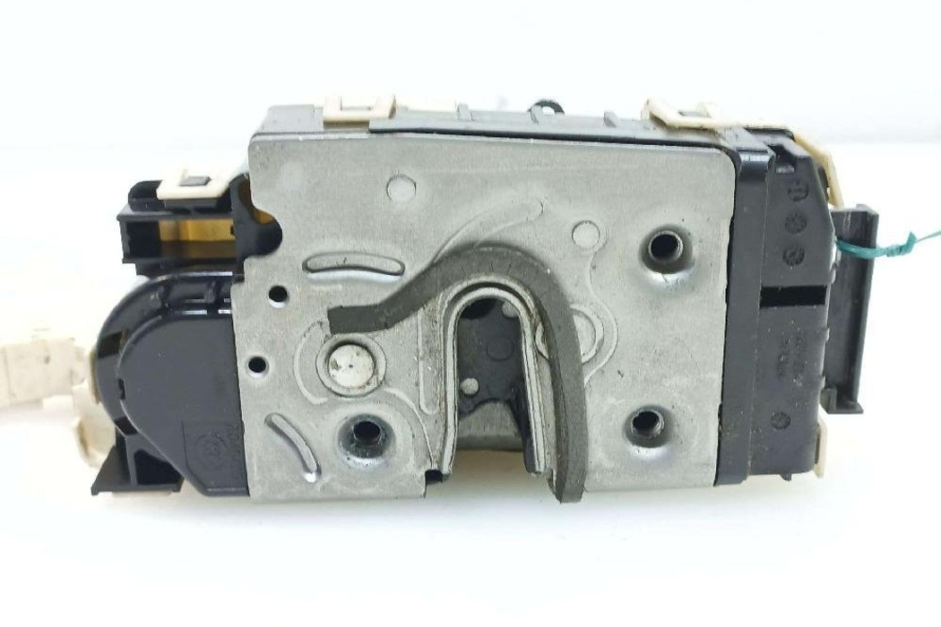 MERCEDES-BENZ C-Class W204/S204/C204 (2004-2015) Замок передней левой двери A2047202735 29338702
