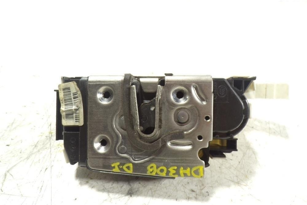 MERCEDES-BENZ C-Class W204/S204/C204 (2004-2015) Замок передней левой двери A2047202735 29574300