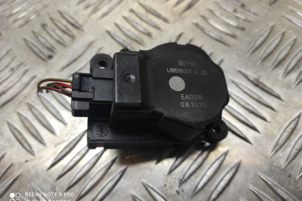 OPEL Astra J (2009-2020) Sklendės valdymo varikliukas u9518001u ...