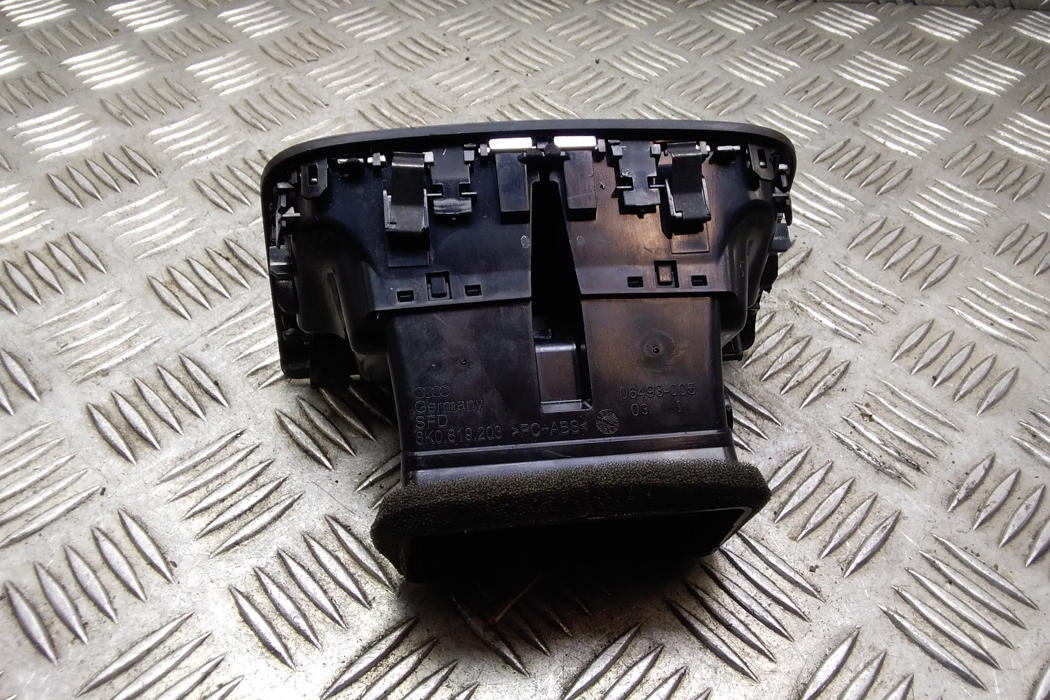AUDI A5 8T (2007-2016) Zadná mriežka ventilačného otvoru 8k0819203 17639818