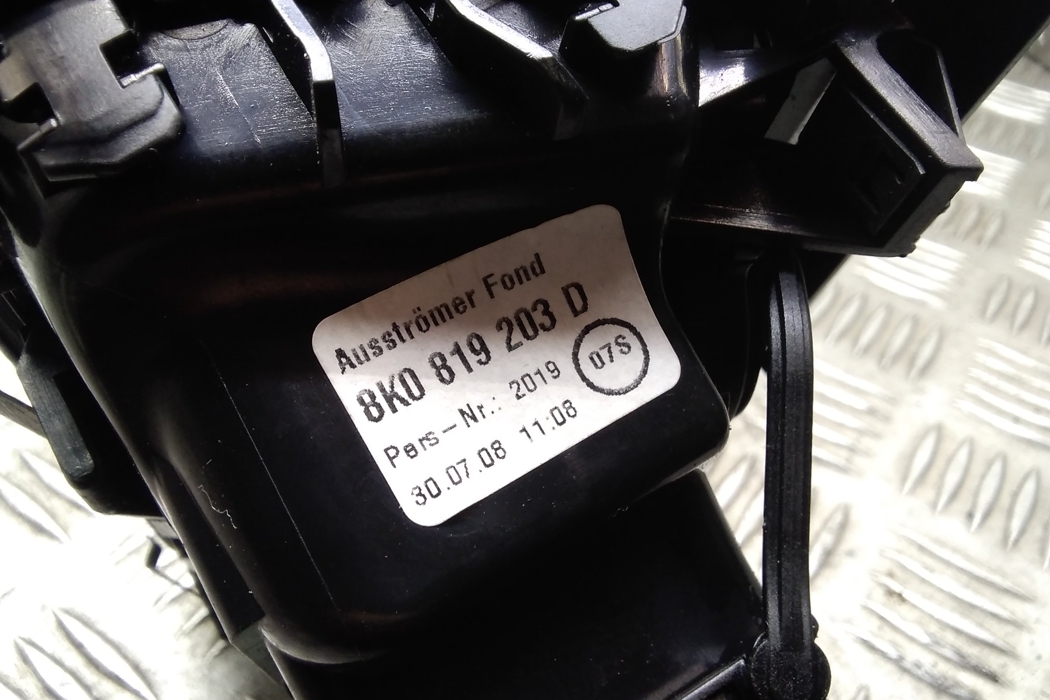 AUDI A5 8T (2007-2016) Zadná mriežka ventilačného otvoru 8k0819203 17639818