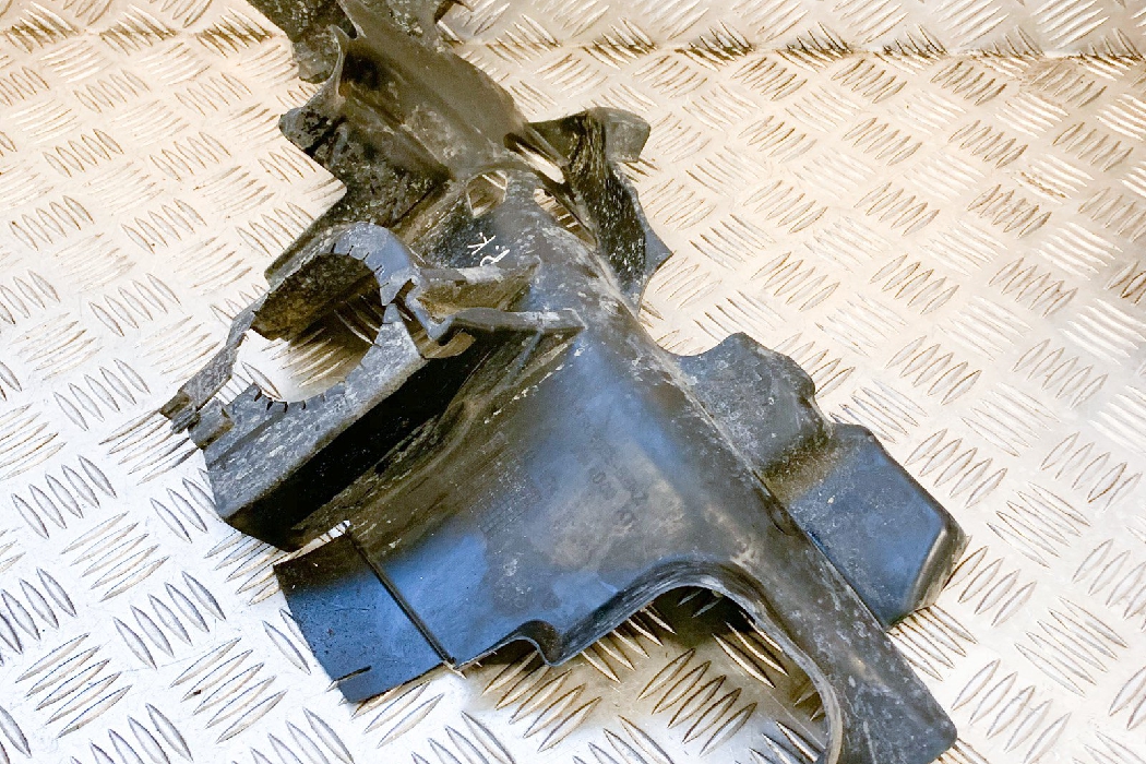 MERCEDES-BENZ C-Class W205/S205/C205 (2014-2023) Другие тайные панели A2135244000 10888681