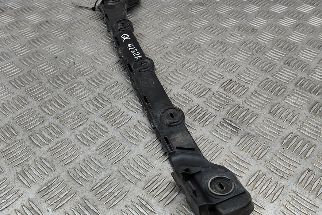 SKODA Octavia 3 generation (2013-2020) Aizmugurējā kreisā bampera stiprinājums 5E9807393 22474148