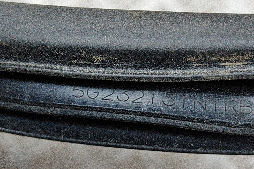 ISUZU D-Max 2 generation (2016-2024) Rear Left Door Sealing Rubber 8982018930 27548578