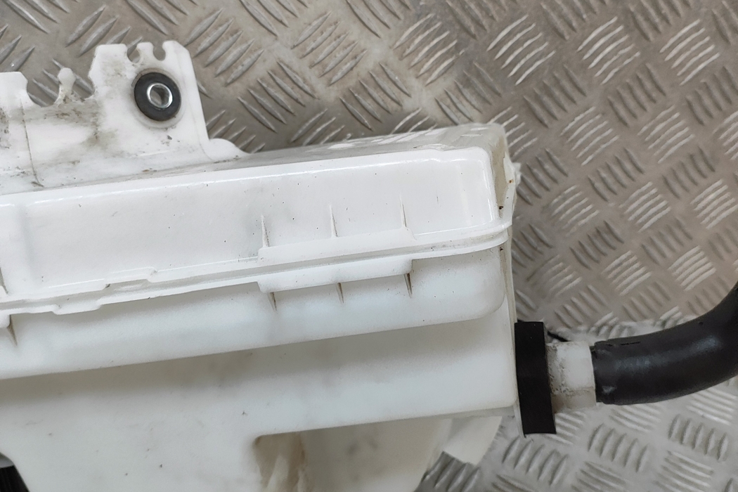 VOLVO XC60 2 generation (2017-2024) Window Washer Tank 31699968,31699969,31416815 27840389