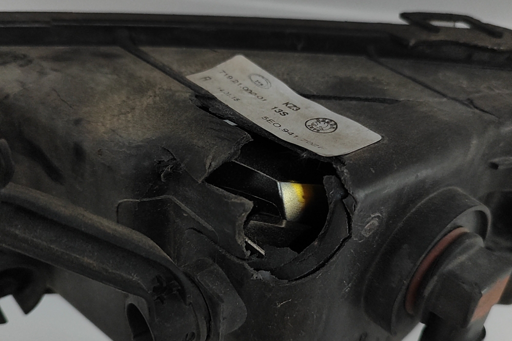 SKODA Octavia 3 generation (2013-2020) Front Right Fog Light 5E0941702E 30562175