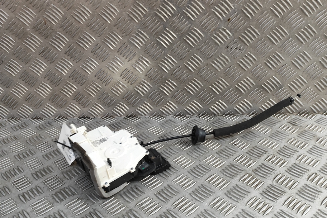 AUDI Aizmugurējo kreiso durvju slēdzene 4K0839015P 31157996