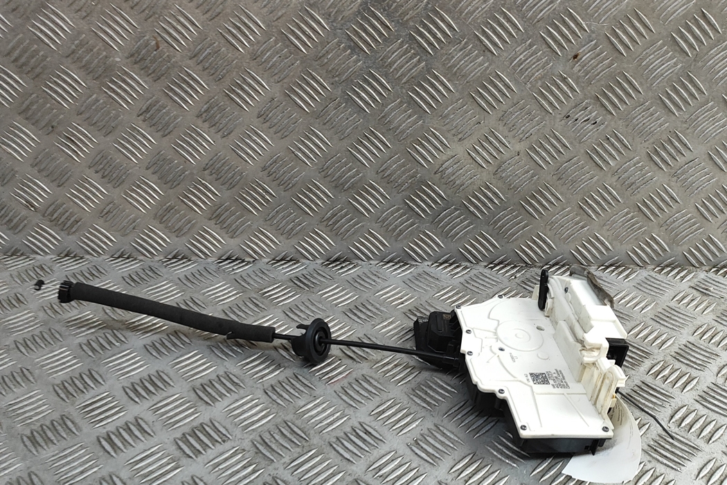AUDI Aizmugurējo kreiso durvju slēdzene 4K0839015P 31157996