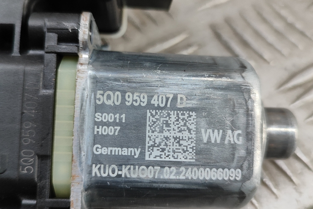 VOLKSWAGEN T-Cross 1 generation (2019-2023) Rear Left Door Window Control Motor 5Q0959407D 31404281
