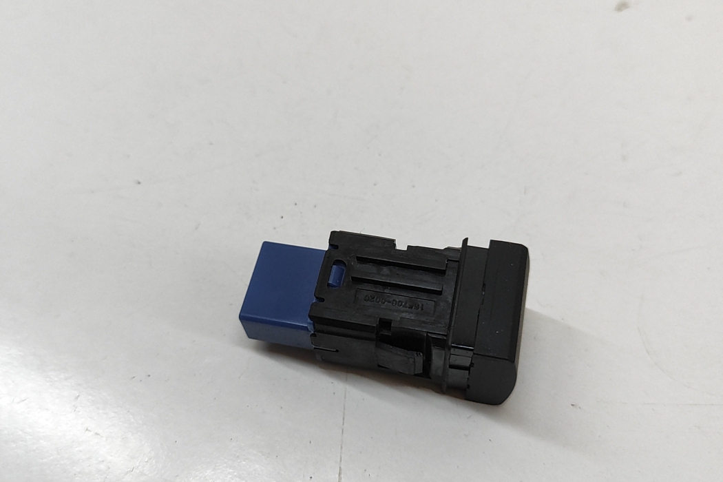 TOYOTA RAV4 5 generation (XA50) (2018-2024) Fuel tank open switch 84841-33040 31986392