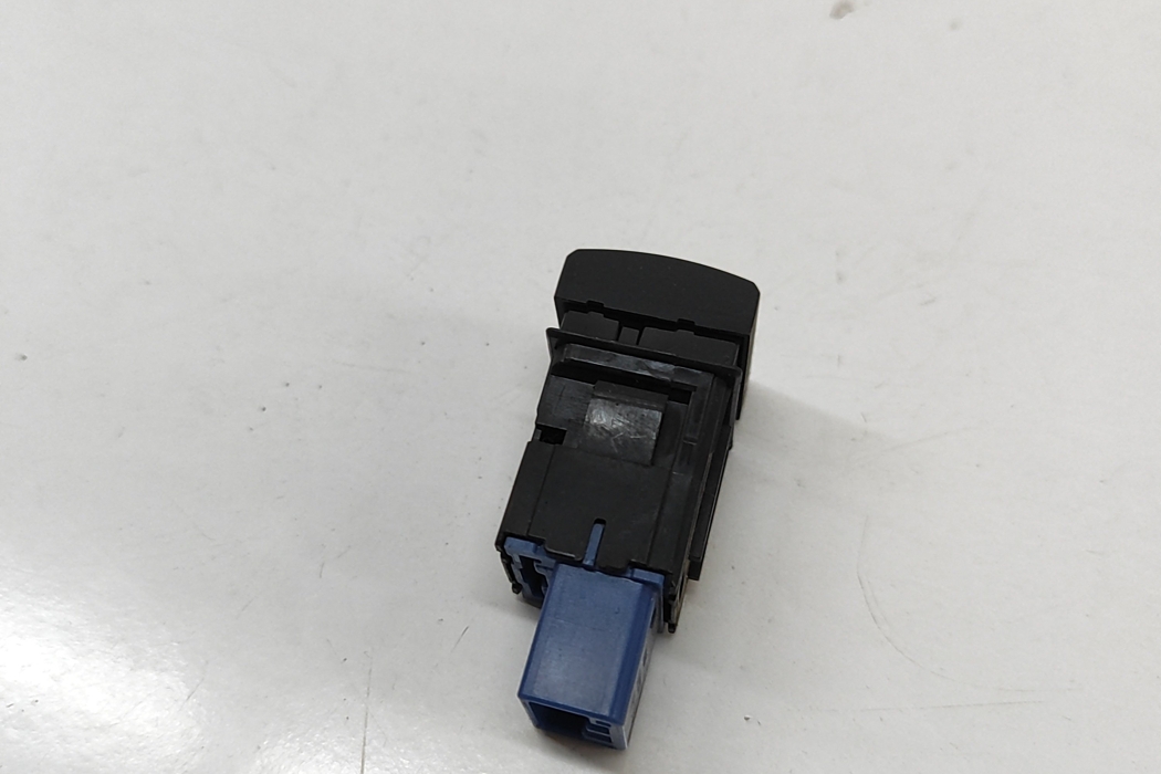 TOYOTA RAV4 5 generation (XA50) (2018-2024) Fuel tank open switch 84841-33040 31986392
