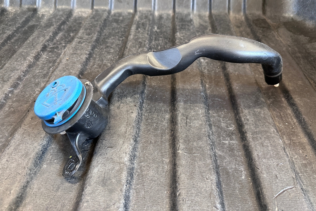 VOLVO V60 2 generation (2018-2023) Window washer liquid tank fill tube 30747572,31468137 31421327