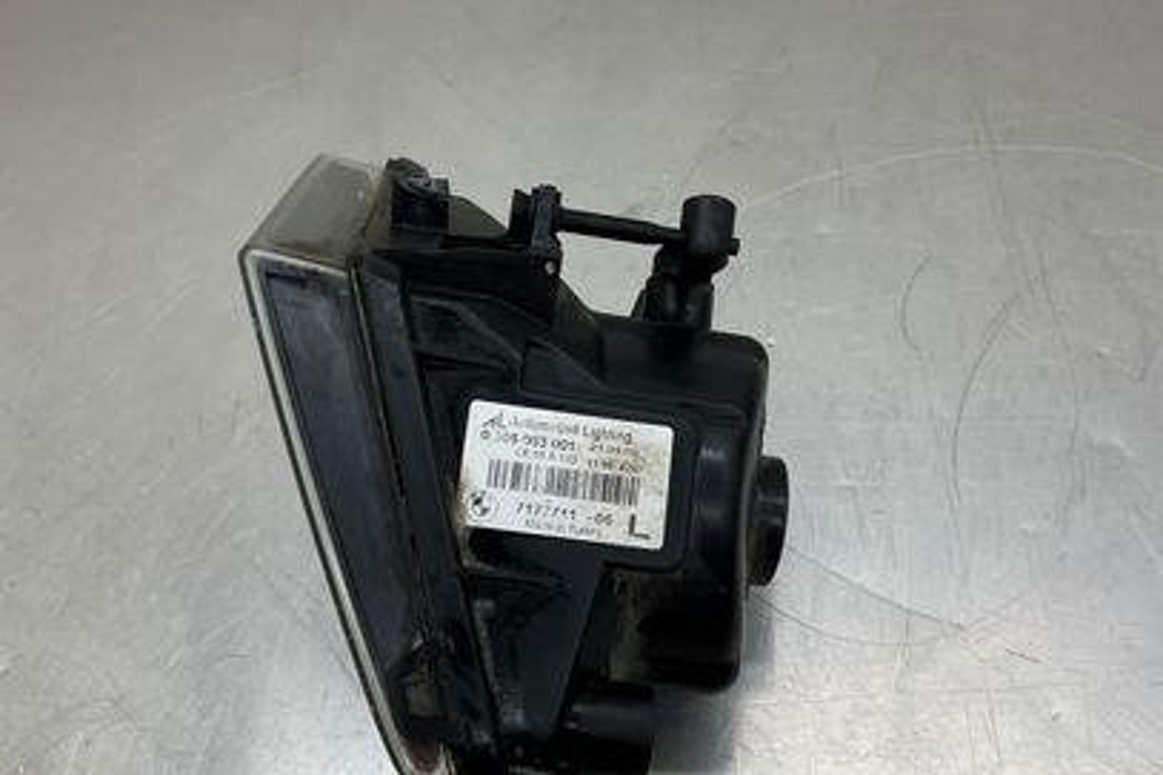 BMW 5 Series E60/E61 (2003-2010) Priekšējais kreisais miglas lukturis 7177711 20633699