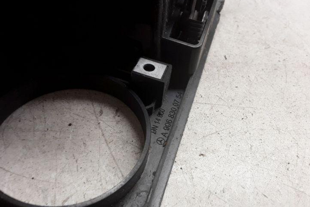 MERCEDES-BENZ Sprinter 2 generation (906) (2006-2018) Otvory na vetranie na prístrojovej doske A9068300754 25475578