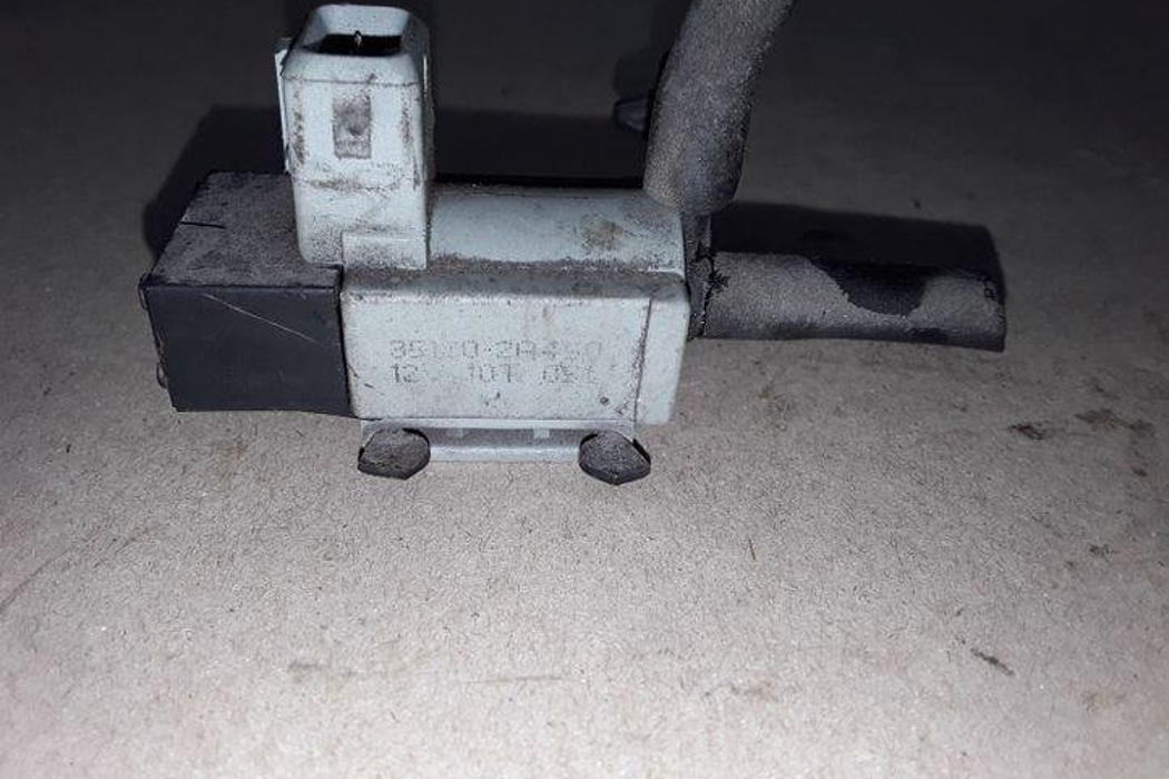 HYUNDAI ix35 1 generation (2009-2015) Vakuuma vārsts 351202A450 25518852
