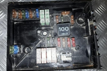 VOLKSWAGEN Golf 5 generation (2003-2009) Drošinātāju kārba 017181301,1K0937125 25454549