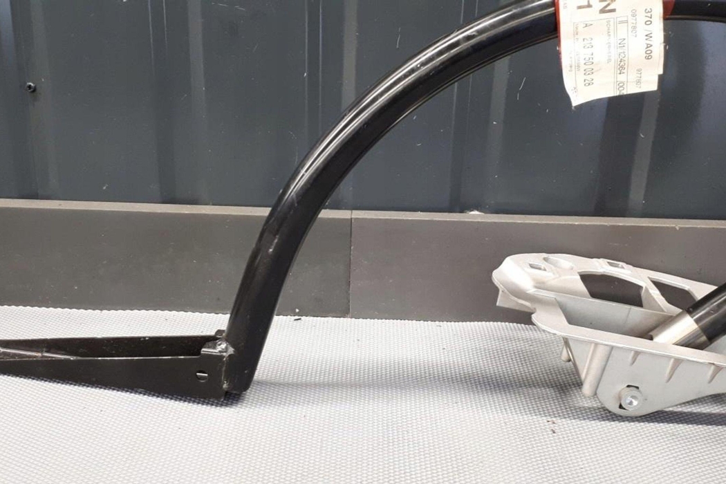 MERCEDES-BENZ E-Class W213/S213/C238/A238 (2016-2024) Labās puses bagāžnieka eņģe A2137500328 30167830