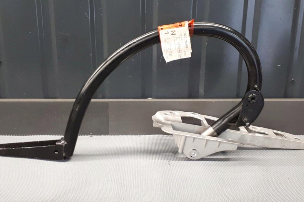 MERCEDES-BENZ E-Class W213/S213/C238/A238 (2016-2024) Labās puses bagāžnieka eņģe A2137500328 30167830