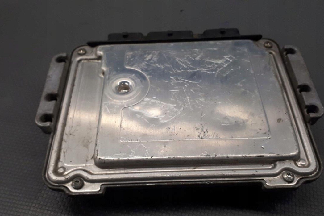 RENAULT Scenic 2 generation (2003-2010) Engine Control Unit ECU 8200391966 30186735