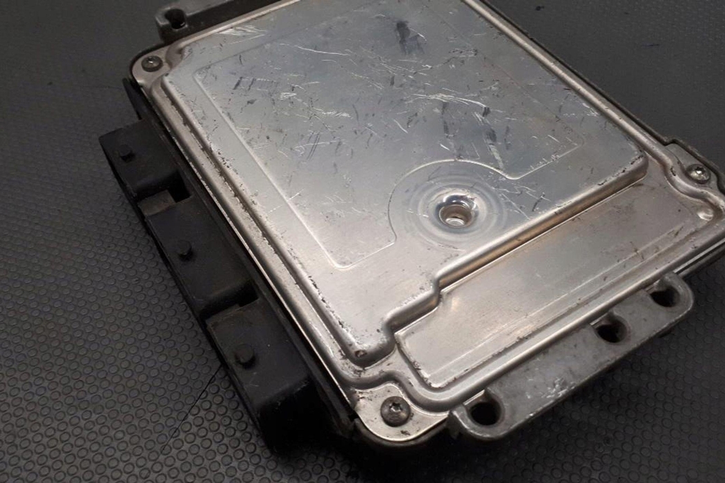 RENAULT Scenic 2 generation (2003-2010) Engine Control Unit ECU 8200391966 30186735