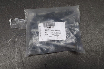 AUDI A4 B8/8K (2011-2016) Aizmugurējā kreisā bampera stiprinājums 8K0098623 30171882