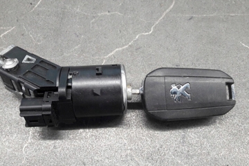 PEUGEOT 208 Peugeot 208 (2012-2015) Aizdedzes atslēga 9673257480 30186246
