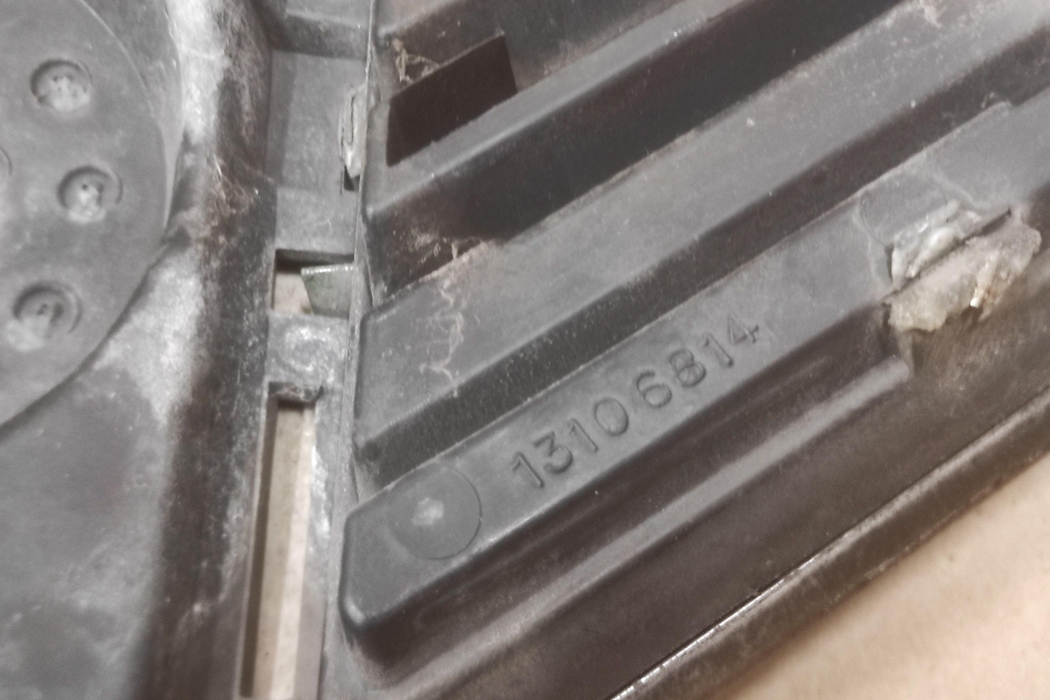 OPEL Vectra B (1995-1999) Priekšējā bampera augšējā reste 13106814 28641800