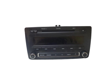 SKODA Octavia 2 generation (2004-2013) Mūzikas atskaņotājs ar Navigāciju / GPS 1Z0035161F 31009836