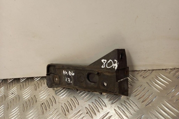 AUDI A4 B8/8K (2011-2016) Aizmugurējā kreisā bampera stiprinājums 8E0807288A 30527106