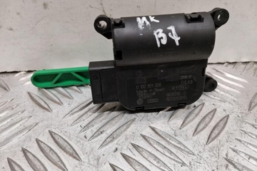 AUDI A4 B7/8E (2004-2008) Клапаны управления внутренним подогревом 8E2820511B,0132801308 30534672