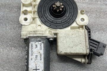 TOYOTA Avensis Verso 1 generation (2001-2003) Priekšējo kreiso durvju logu pacēlājs 69820-05050 27841754