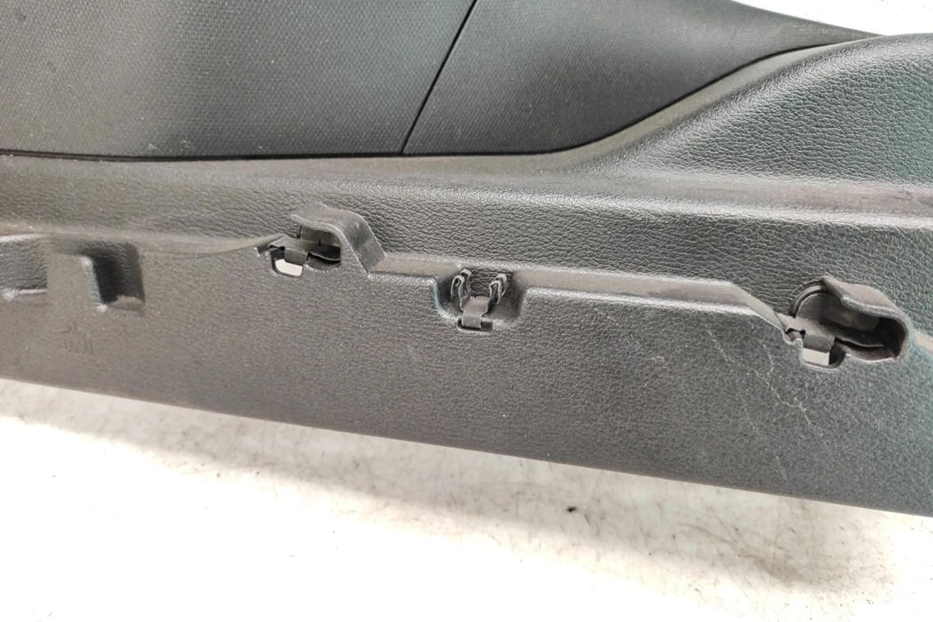 BMW X1 F48/F49 (2015-2023) Aizmugurējā kreisā statnes apdare 20285110,51437332827 30117326