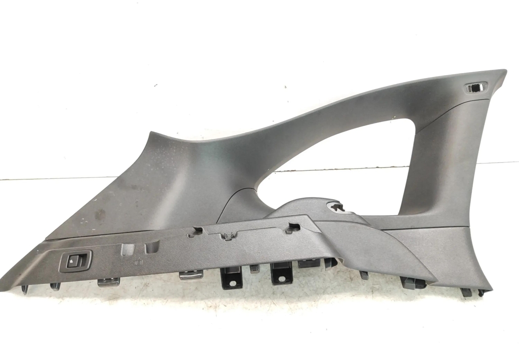 BMW X1 F48/F49 (2015-2023) Aizmugurējā kreisā statnes apdare 20285110,51437332827 30117326