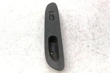 MITSUBISHI Colt 5 generation (1995-2003) Aizmugurējo labo durvju loga pacelšanas slēdzis MR194830 31373073