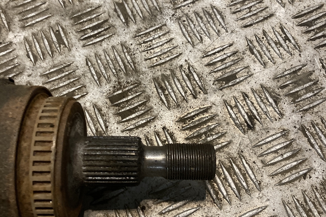 MERCEDES-BENZ M-Class W163 (1997-2005) Priekšējā kreisā pusass 1633300401,A1633300401 27396562
