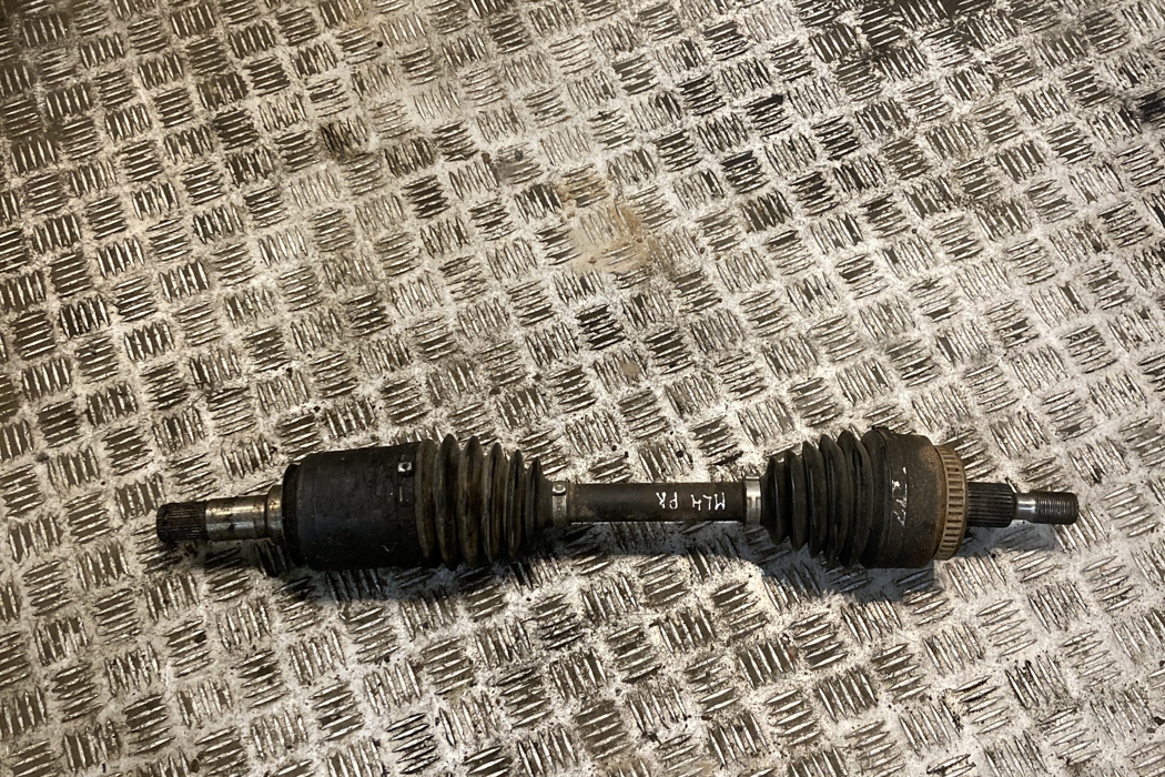 MERCEDES-BENZ M-Class W163 (1997-2005) Priekšējā kreisā pusass 1633300401,A1633300401 27396562