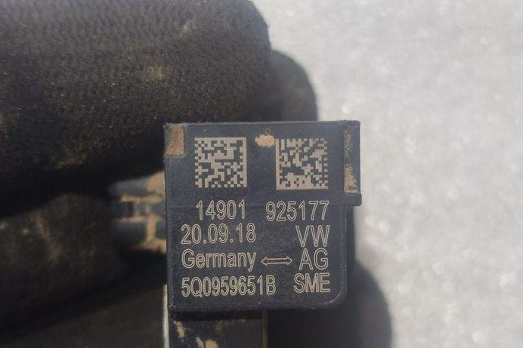 AUDI A3 8V (2012-2020) Front Right Impact Sensor 5Q0959651B 31256451