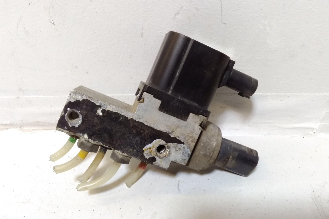 MERCEDES-BENZ CLS-Class C219 (2004-2010) Air Suspension Control Unit A2113200158 27619662