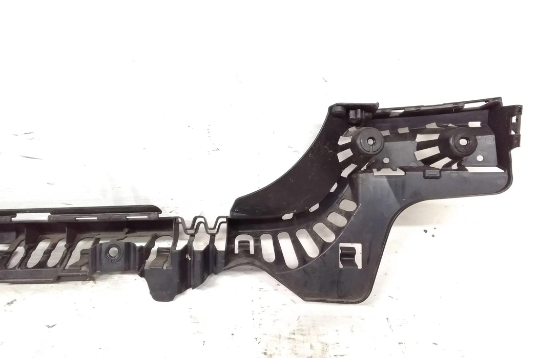 BMW 5 Series E39 (1995-2004) Aizmugurējā labā bampera stiprinājums 7256922 28723361