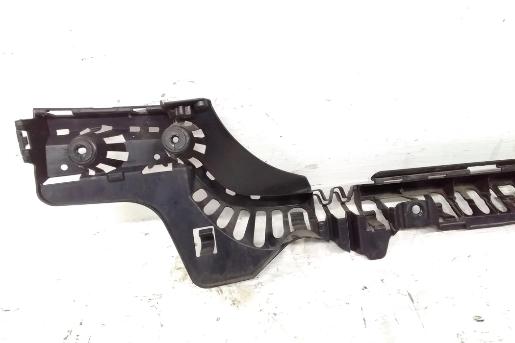 BMW 5 Series E39 (1995-2004) Aizmugurējā labā bampera stiprinājums 7256922 28723361