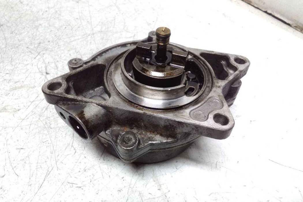 AUDI A6 C5/4B (1997-2004) Vacuum Pump 72260806C 30911373