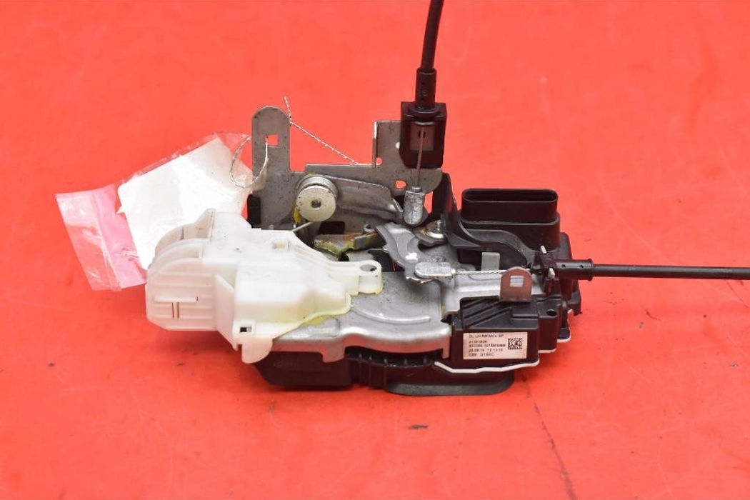 VOLVO V40 2 generation (2012-2020) Aizmugurējo kreiso durvju slēdzene 31391826 32182294