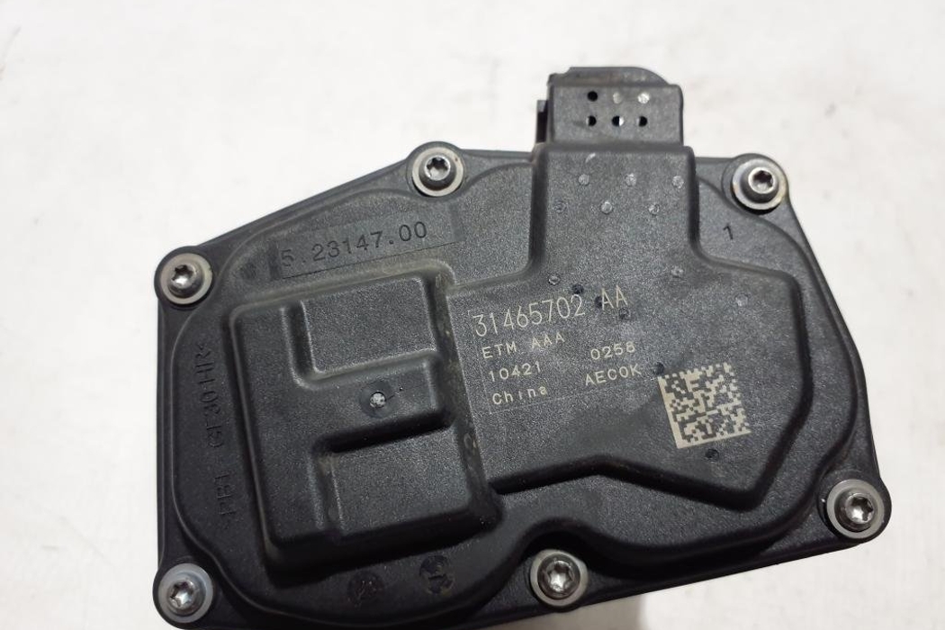 VOLVO XC40 1 generation (2017-2024) Throttle Body 31465702 30330953