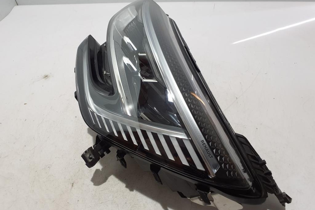 RENAULT Megane 4 generation (2016-2023) Front Right Headlight 260602681R 32046085