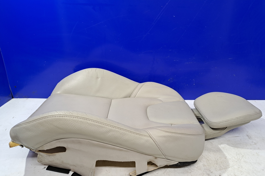 VOLVO XC60 2 generation (2017-2024) Ľavé predné sedadlo 32211464,31465488 32382460