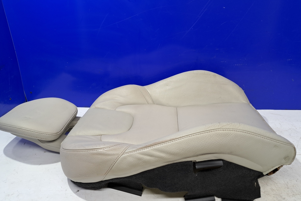 VOLVO XC60 2 generation (2017-2024) Ľavé predné sedadlo 32211464,31465488 32382460
