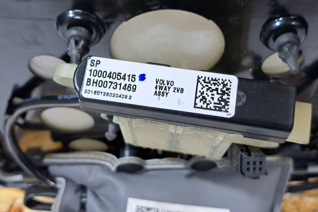 VOLVO XC60 2 generation (2017-2024) Ľavé predné sedadlo 32211464,31465488 32382460